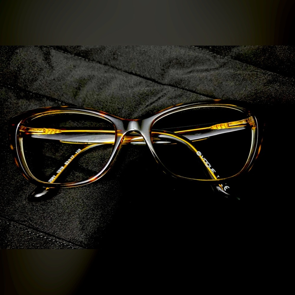 VOGUE EYEGLASSES